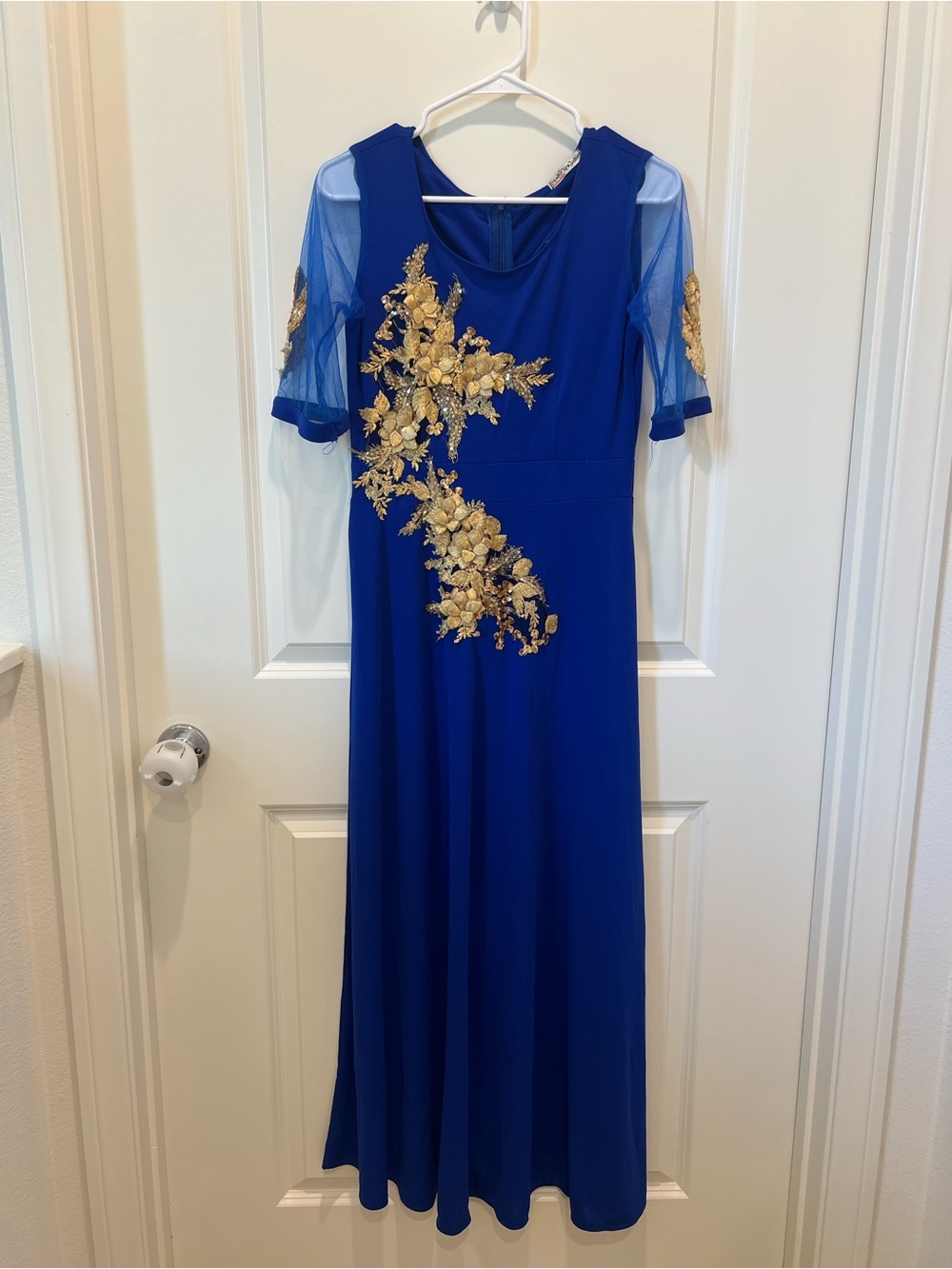 Elegant Blue Evening Dress with Gold Floral Appliqué